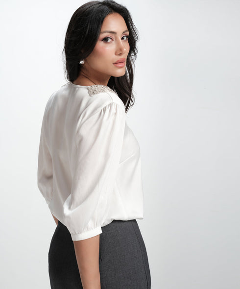 Long Sleeve Collar Attached White Top
