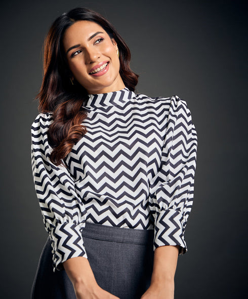 Round Standing Collar Half Sleeve Top