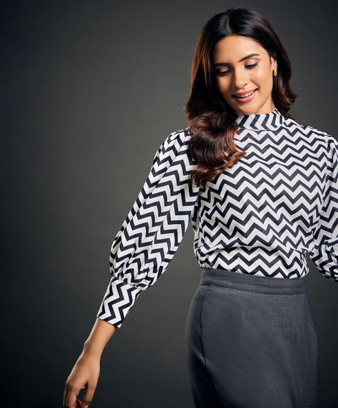 Round Standing Collar Half Sleeve Top