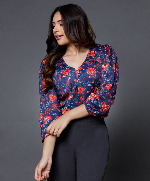 Scoop neck pleated long sleeve blue top