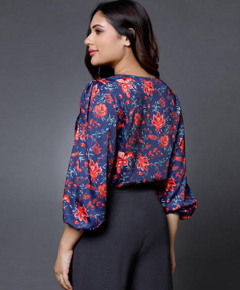 Scoop neck pleated long sleeve blue top