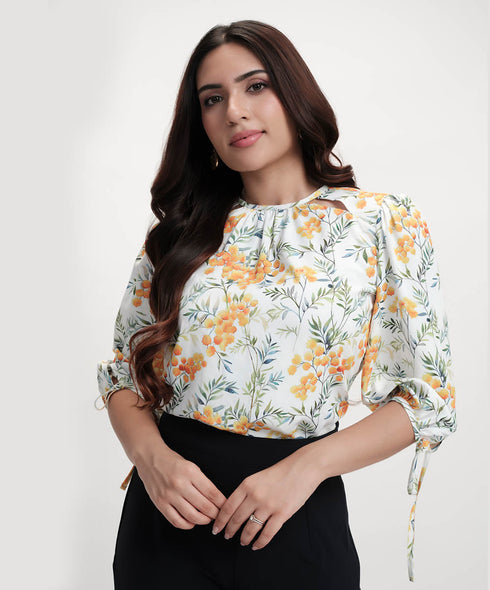 Neck Detailed Half Sleeve Floral Printed Top