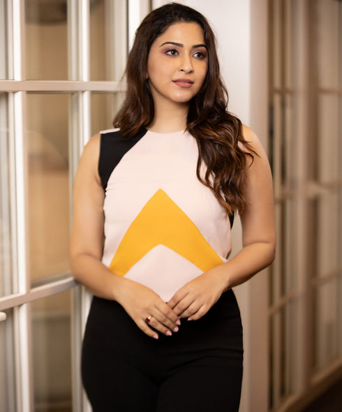 Middle Mustard Arrow Sleeveless Top